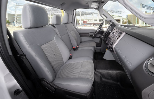 2017 Ford F-650/F-750 interior
