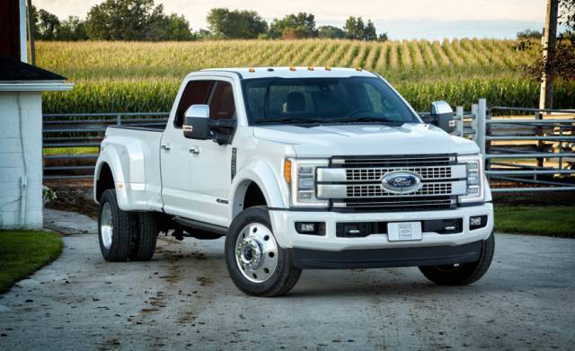 2017 Ford F-450 front