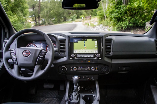2023 Nissan Frontier interior